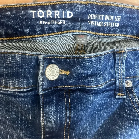 Torrid Women's Distressed Perfect Wide Leg Vintage Stretch Jeans Sz 18 - Picture 8 of 9